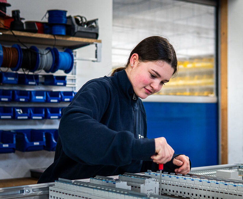 Lehrstelle bei Egger Schaltanlagen